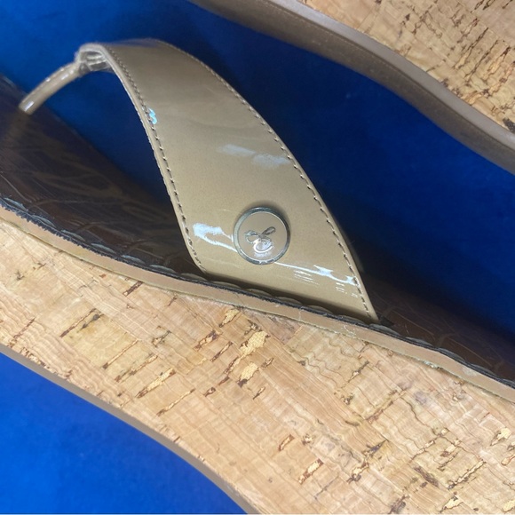 Sam Edelman Romy sandals patent leather tan flip flop wedges. - Picture 4 of 14